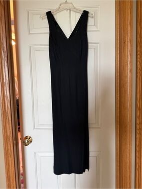 Classic Vintage Black V-Neck Evening Dress